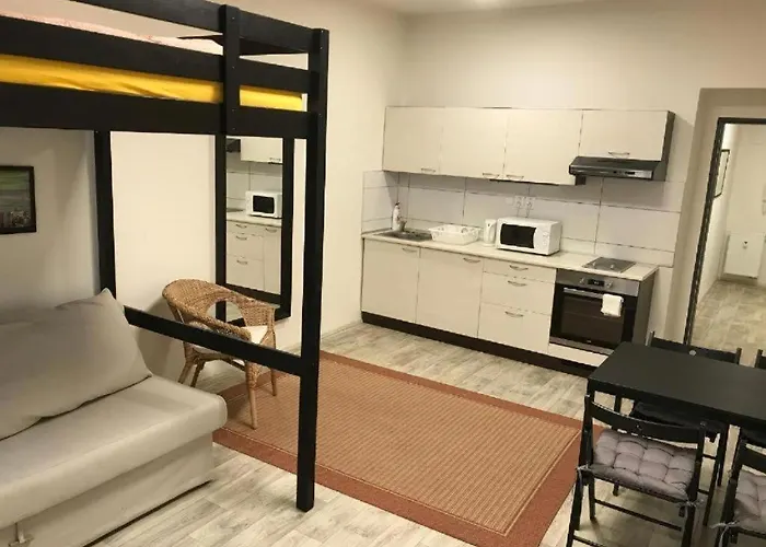 4 Person Great For Two Couples Or A Family *
